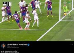 Enlace a Lo de Tebas saliendo a defender al Madrid en mitad de clásico con capturas de noticias viejas...