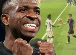 Enlace a El sólo quiere jugar fútbol :(