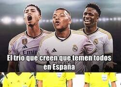 Enlace a ¿Para que gastar en fichajes si sale más barato presionar árbitros con tu televisión?