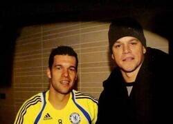 Enlace a Hace dos décadas el meme era que Ballack y Matt Damon se parecían. Un día se conocieron