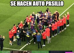 Enlace a Cuanto a nadie le importas y te toca darte like a tu propia publicación