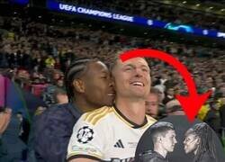 Enlace a Romeo y su prieta.