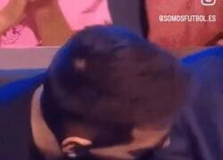 Enlace a ¿Se acuerdan cuando Messi casi besa a Mbappé por confundirlo de lugar con Antonella?