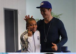 Enlace a ¿Eliminará Mbappé a su ídolo?