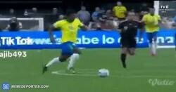 Enlace a Alguien que me explique por qué Endrick abandona la pelota para ir a golpear a Valverde