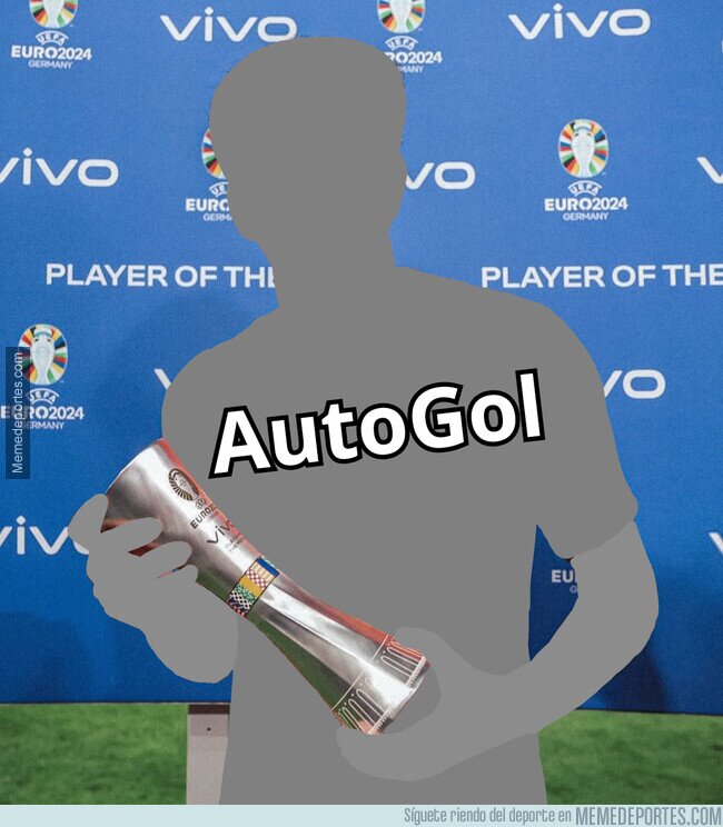 1207655 - El mejor jugador de la Euro recogiendo su premio