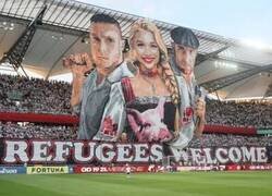 Enlace a Polémica en Polonia por esta pancarta anti-inmigrantes del Legia.