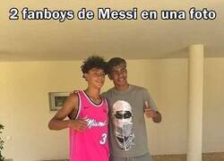 Enlace a 2 fans de Messi en una misma foto