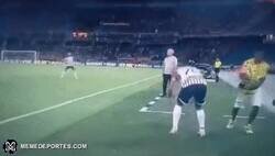 Enlace a En Colombia este saque de banda fue dado como válido