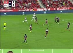 Enlace a ¿Alguien sabe por qué Ancelotti juega con tres extremos izquierdos?