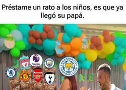 Enlace a Llegó el papá de la Premier