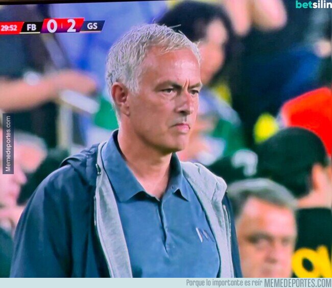1210409 - Mourinho en Turquía se le empieza a poner cara de Michel