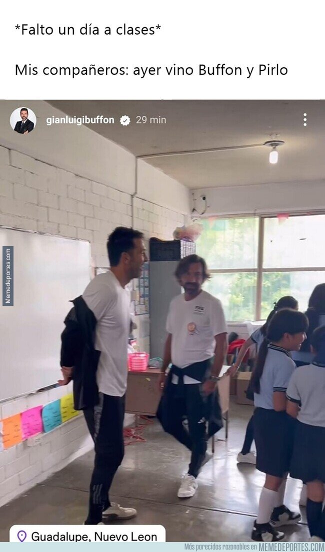 1210551 - Pirlo y Buffón de visita en un colegio de México