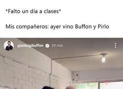 Enlace a Pirlo y Buffón de visita en un colegio de México