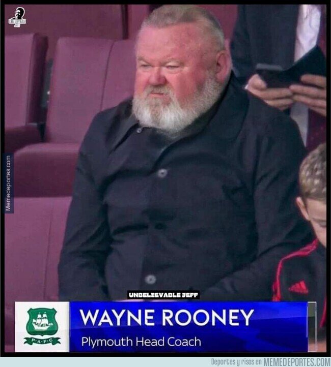 1210749 - Rooney está mutando en Papá Noel