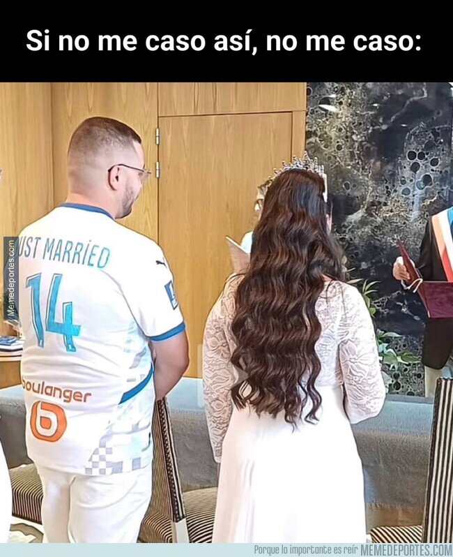 1210885 - Siempre con camiseta de fútbol