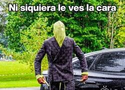 Enlace a Se puso lo primero que encontró