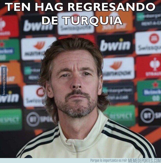 1211484 - Ten Hag regresando de la jornada de Europa