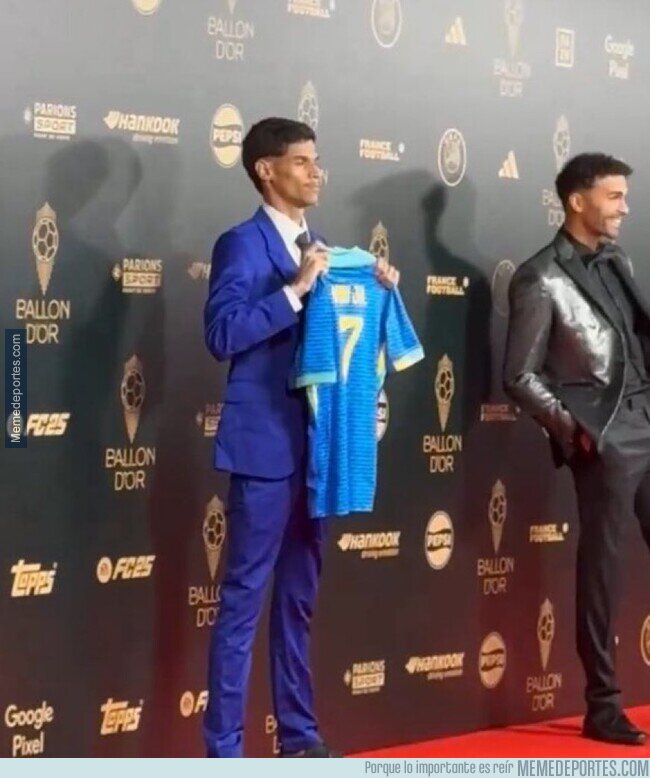 1211617 - Vinicius presente en la gala... más o menos