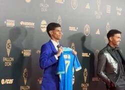 Enlace a Vinicius presente en la gala... más o menos