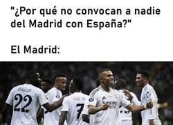 Enlace a El único español que queda en el Bernabéu es el vendedor de pipas