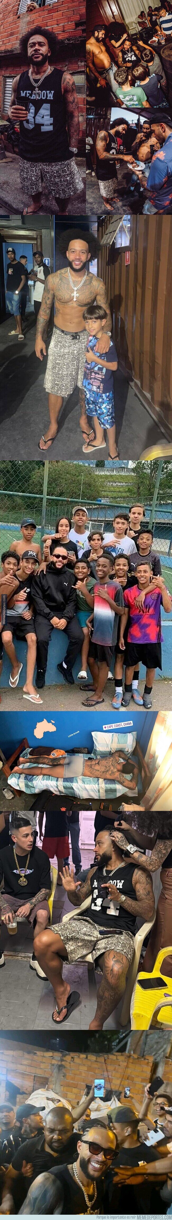 1212221 - La aventura de Depay en las favelas de Brasil.
