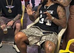 Enlace a La aventura de Depay en las favelas de Brasil.