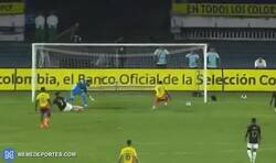 Enlace a El fallo del parón es de Jhon Córdoba contra Ecuador