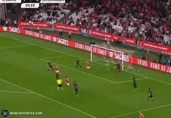 Enlace a Completamente obnubilado con este gol de Chilena de Di María