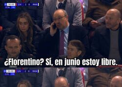 Enlace a ¿Qué hacía Benítez en la grada al teléfono y apuntando cosas?