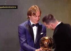 Enlace a No apto para Madridistas: Esta sigue siendo la mejor asistencia que Modric ha dado en su carrera