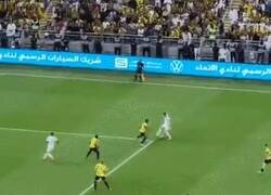 Enlace a Este es el jugador que es Cristiano cuando no está campeando el area esperando centros.