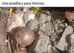 Enlace a Aunque le queda mejor el balón de playa