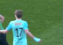 Enlace a El árbitro más calmado que le toca al Barça be like...