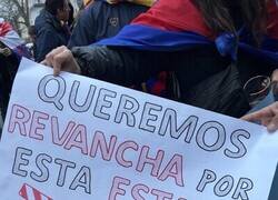 Enlace a La pancarta vista antes del BVB - Barça