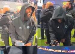 Enlace a Rüdiger se rie de la derrota del Barcelona... tras empatar con el rayo y seguir siendo sus escoltas