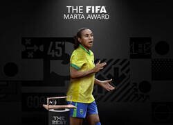 Enlace a Marta recibiendo el Premio Marta