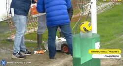 Enlace a En la segunda de Portugal usan leche para marcar la linea porque se les acabó la pintura