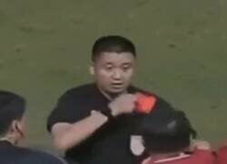 Enlace a Esto lo hace Vinicius y le caen dos partidos de sanción y el árbitro pitando en regionales