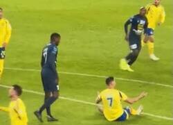 Enlace a El antifútbol: Solo mira la indignación que tiene por no lograr convencer a nadie de su teatro.