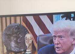 Enlace a Hay más trofeos en la oficina oval que en las vitrinas de Portugal y México. Que loco.