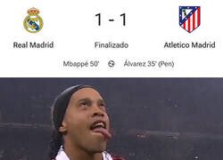 Enlace a El Barça se frota las manos con el empate en el derbi