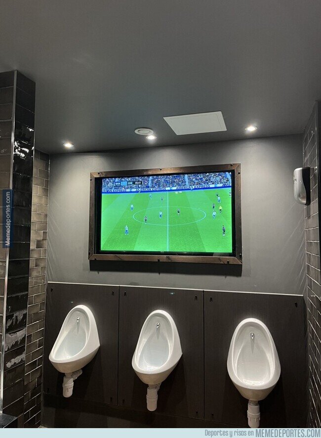 1215728 - Mientras tanto, en el baño del bar que nunca visitarás: