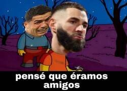 Enlace a Se le acumulan las traiciones al bicho