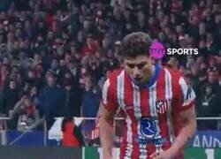 Enlace a Aunque llore el antimadridismo no se puede tocar el balón con los 2 pies en el cobro de un penalti