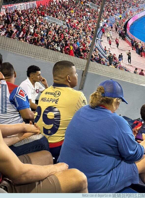 1217911 - Mbappé después de acabar con los tacos de todo México