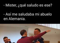 Enlace a Saludo raro de Tuchel