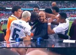 Enlace a Henry armado en estoicismo