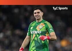 Enlace a Piensa lo que quieras del Dibu pero es innegable que sabe cómo manejar su personaje