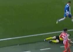 Enlace a El linier del Espanyol-Atleti pasándolo mal